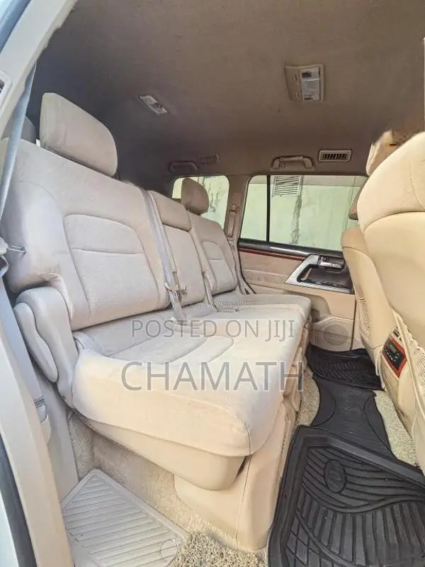 Toyota Land Cruiser Sahara V8 2013 SUV (Used)