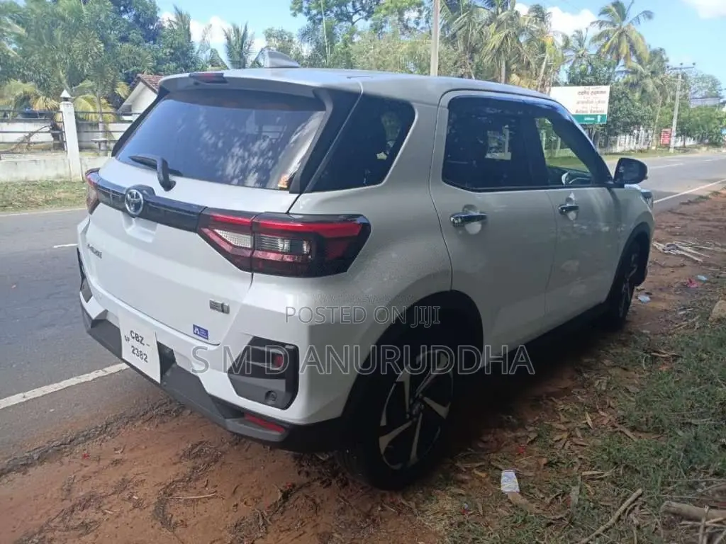 Toyota Raize 2025 SUV (Used)