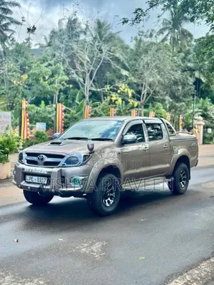 Toyota Hilux 2005 Pickup (Used)