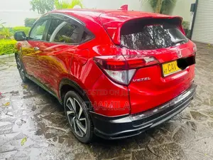 Honda Vezel Rs 2017 SUV (Used)
