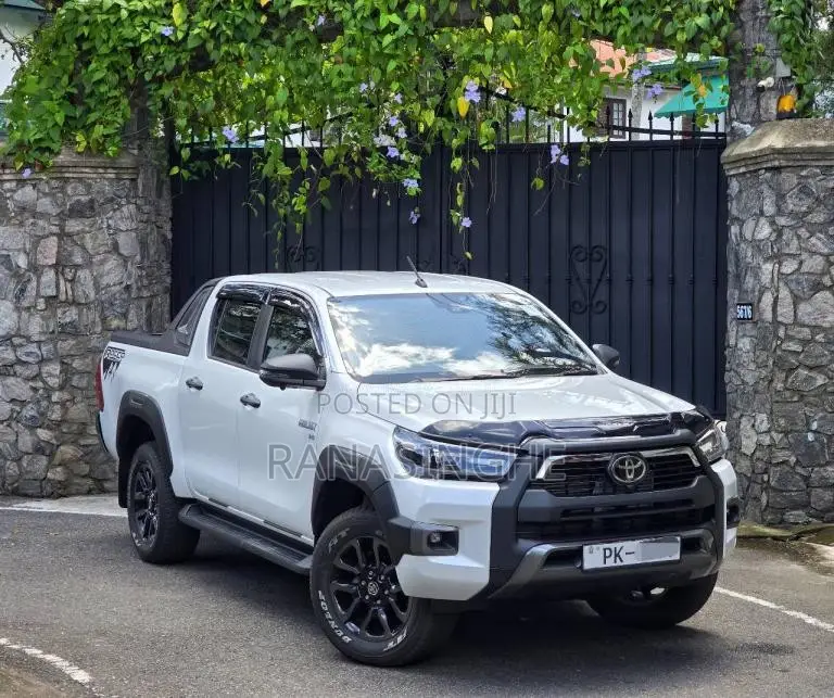 Toyota Hilux 2025 Pickup (Used)