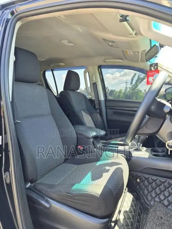 Toyota Hilux 2017 Pickup (Used)