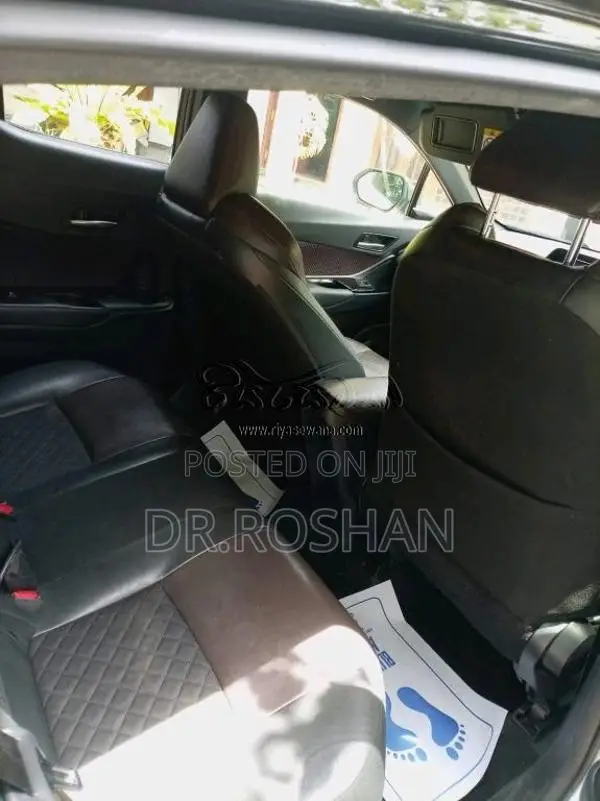 Toyota CHR 2018 SUV (Used)