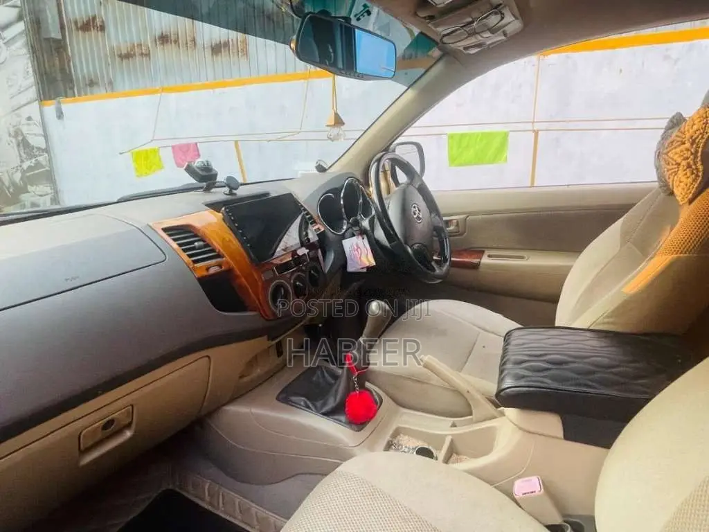 Toyota Hilux Vigo Smart Cab 2010 Pickup (Used)