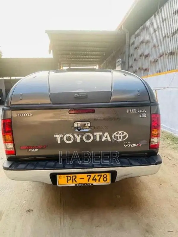 Toyota Hilux Vigo Smart Cab 2010 Pickup (Used)
