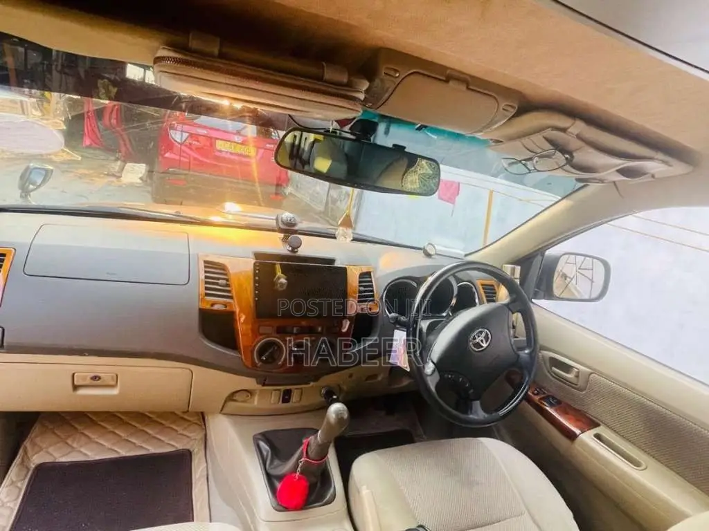 Toyota Hilux Vigo Smart Cab 2010 Pickup (Used)
