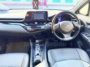 Toyota CHR 2018 SUV (Used)