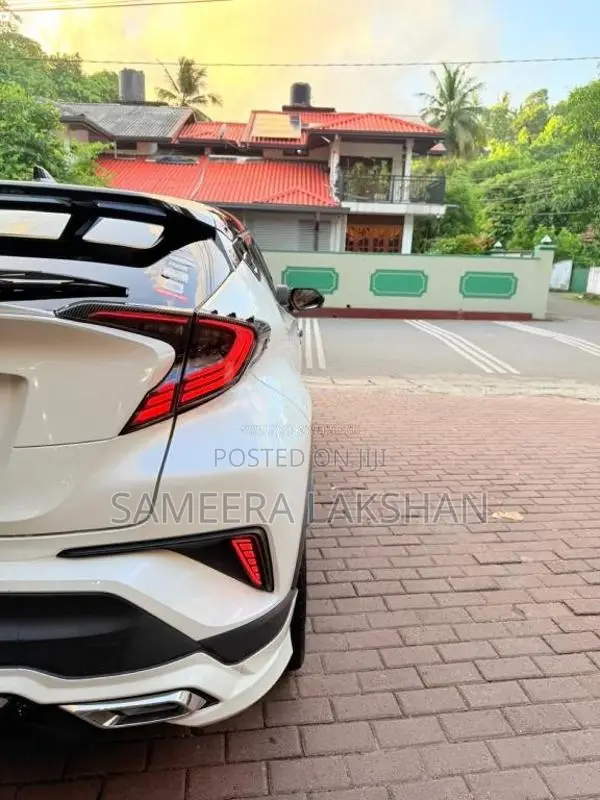Toyota CHR 2018 SUV (Used)
