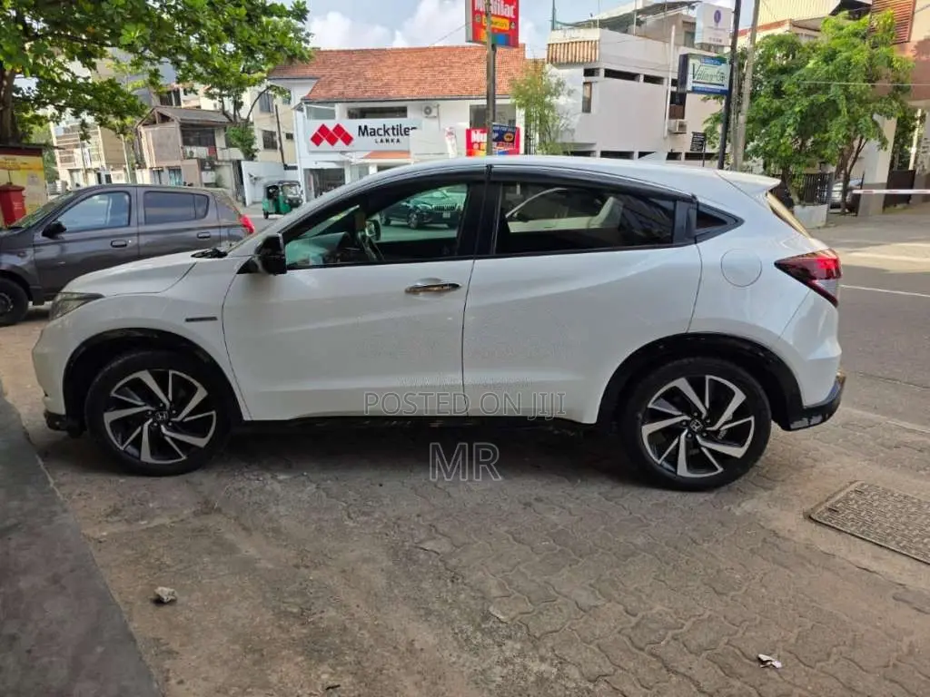Honda Vezel Rs 2016 SUV (Used)