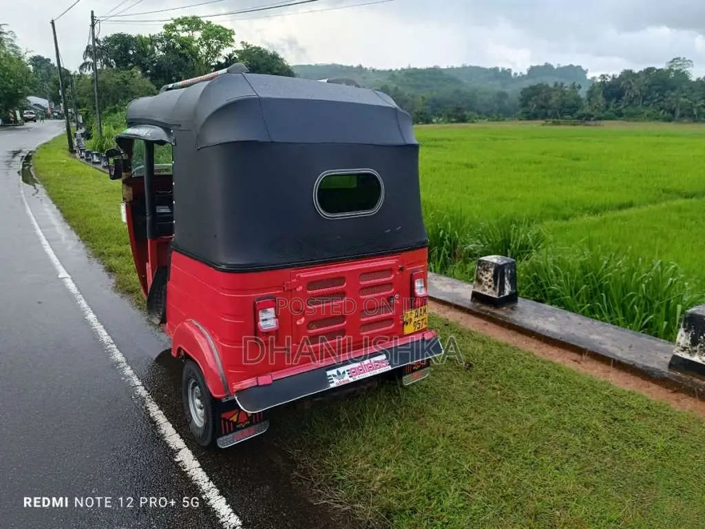 Bajaj RE 205 2013 Three Wheel (Used)