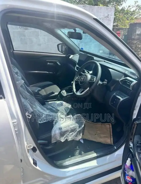 Toyota Raize 2025 SUV (Used)