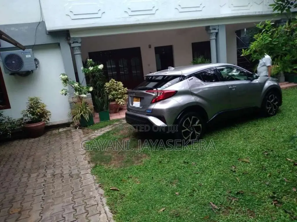 Toyota CHR 2017 SUV (Used)