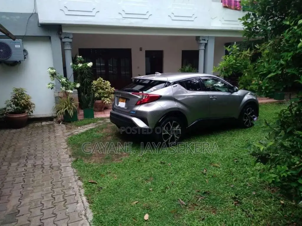 Toyota CHR 2017 SUV (Used)