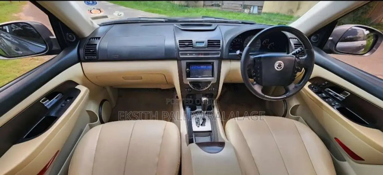 Micro Rexton 2014 SUV (Used)