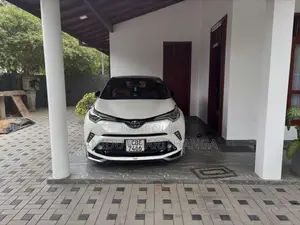 Toyota Chr 2018 SUV (Used)