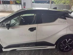 Toyota Chr 2018 SUV (Used)