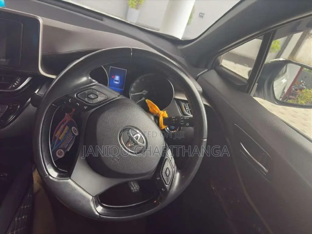 Toyota Chr 2018 SUV (Used)