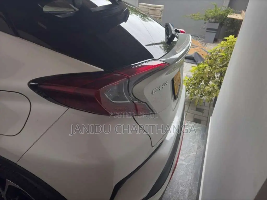 Toyota Chr 2018 SUV (Used)