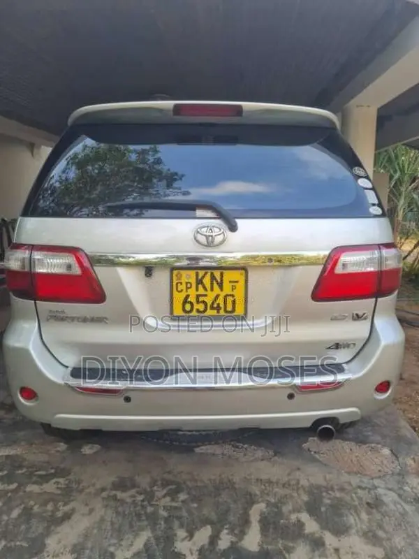 Toyota Fortuner 2011 SUV (Used)