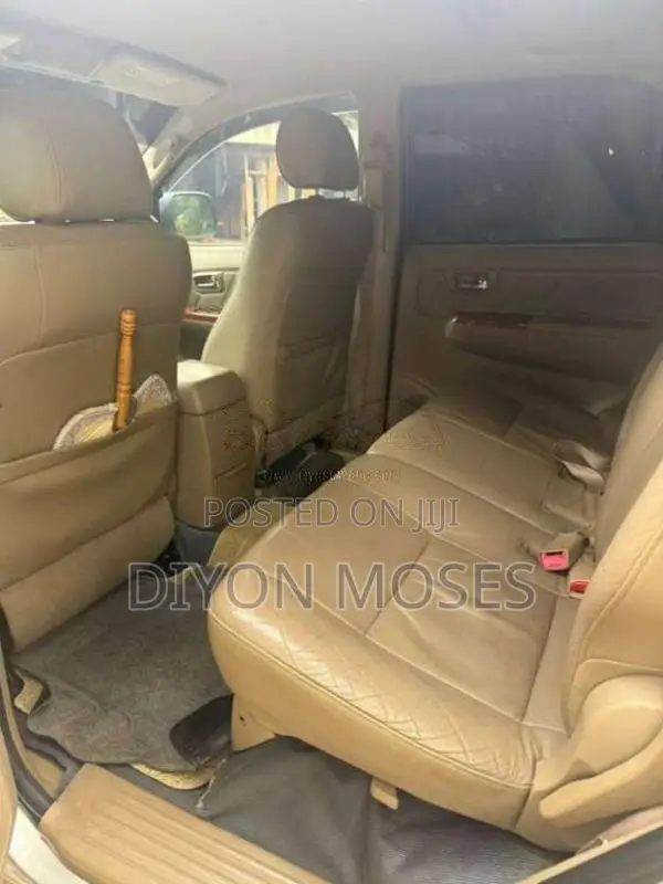 Toyota Fortuner 2011 SUV (Used)