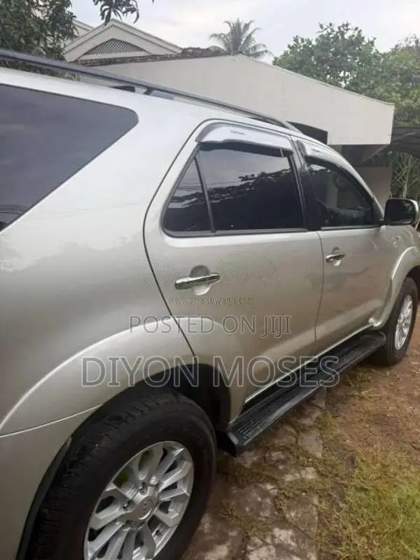 Toyota Fortuner 2011 SUV (Used)