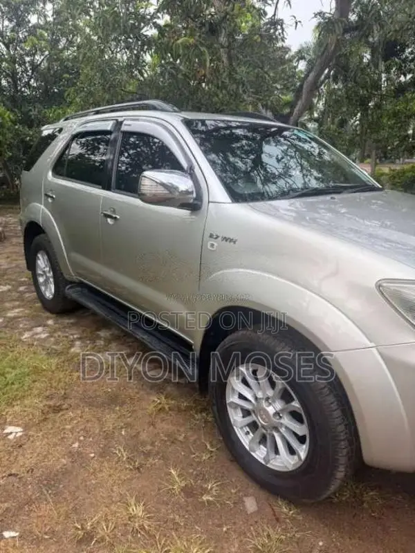 Toyota Fortuner 2011 SUV (Used)