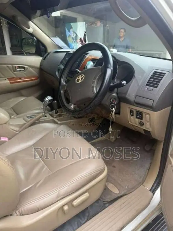 Toyota Fortuner 2011 SUV (Used)