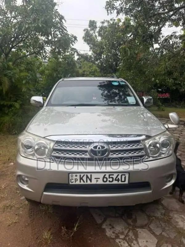 Toyota Fortuner 2011 SUV (Used)