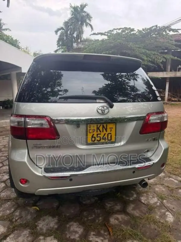 Toyota Fortuner 2011 SUV (Used)