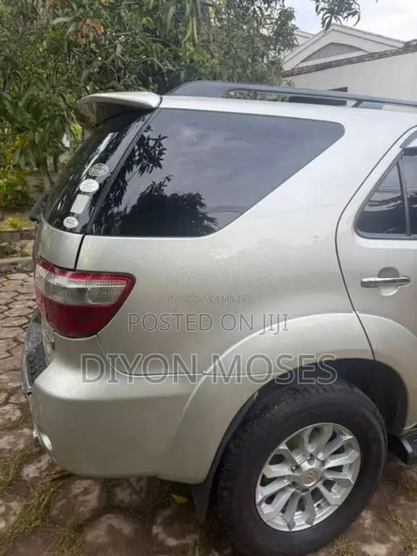 Toyota Fortuner 2011 SUV (Used)