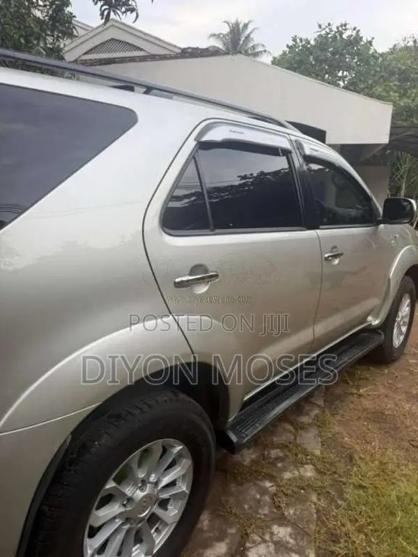 Toyota Fortuner 2011 SUV (Used)