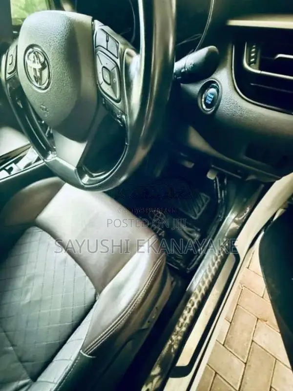 Toyota CHR 2017 SUV (Used)
