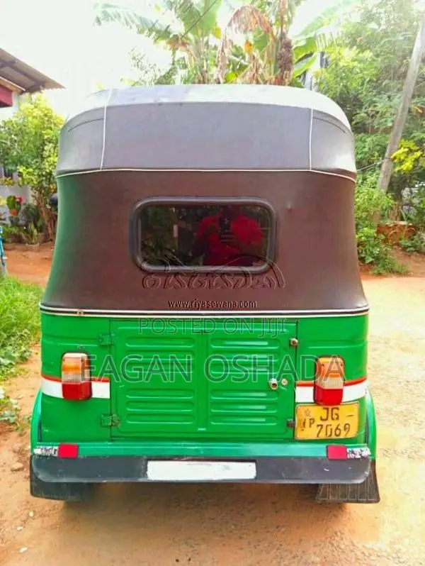 Bajaj 4 Stroke 2005 Three Wheel (Used)