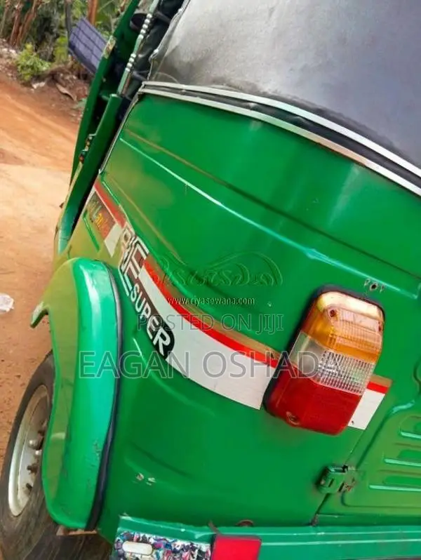 Bajaj 4 Stroke 2005 Three Wheel (Used)