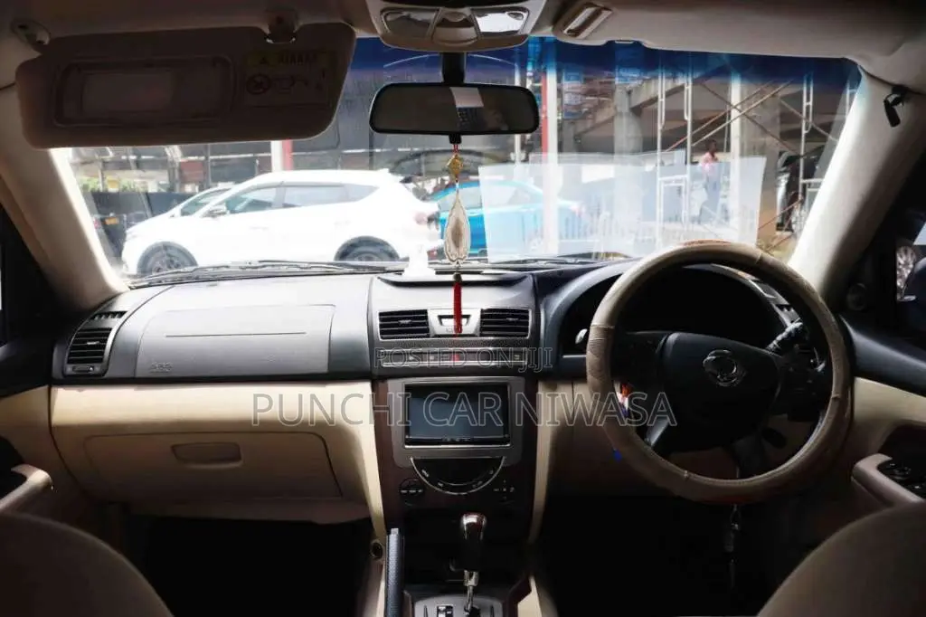 Micro REXTON 2015 SUV (Used)