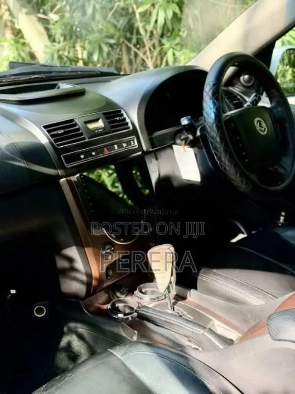 Micro Rexton 2012 SUV (Used)