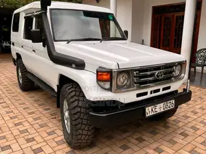 Toyota Land Cruiser 2005 SUV (Used)
