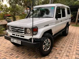 Toyota Land Cruiser 2005 SUV (Used)
