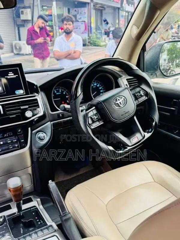 Toyota Land Cruiser 2011 SUV (Used)