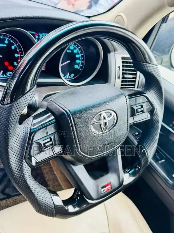 Toyota Land Cruiser 2011 SUV (Used)