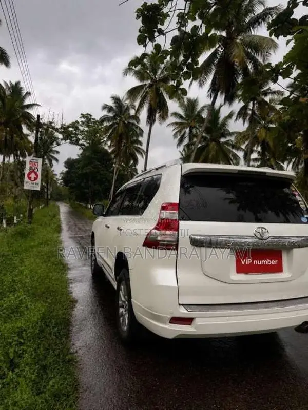 Toyota Land Cruiser 2017 SUV (Used)