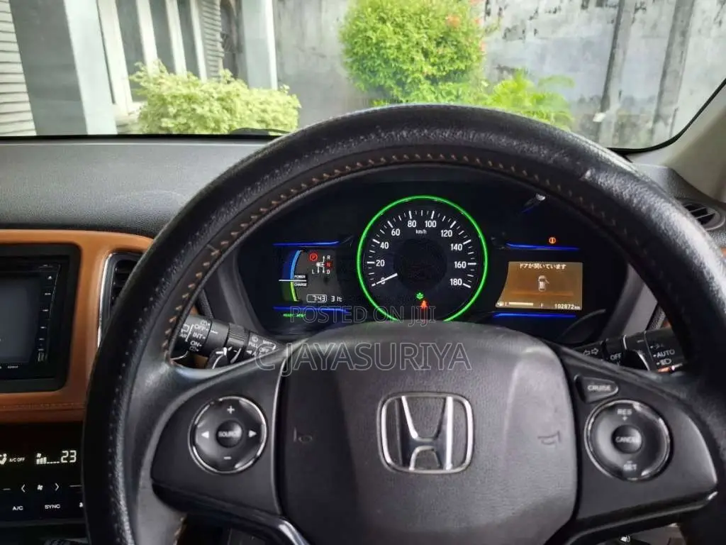 Honda Vezel 2014 SUV (Used)
