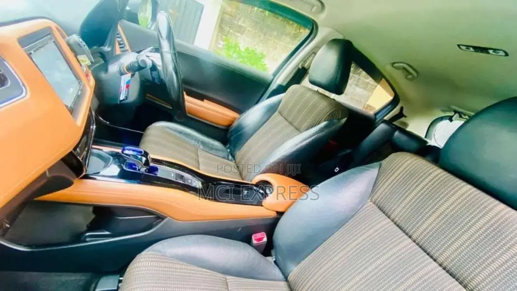 Honda Vezel 2015 SUV (Used)