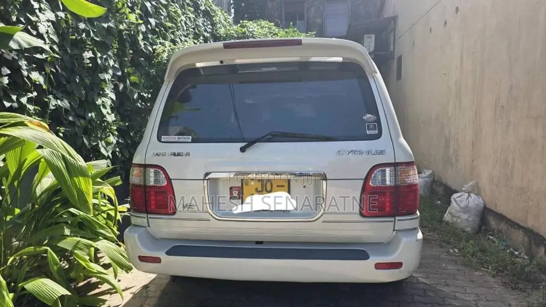 Toyota Land Cruiser V8 2000 SUV (Used)