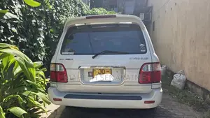 Toyota Land Cruiser V8 2000 SUV (Used)