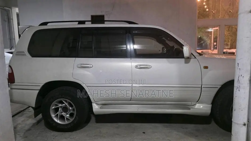 Toyota Land Cruiser V8 2000 SUV (Used)