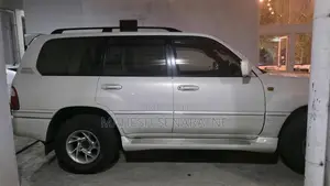 Toyota Land Cruiser V8 2000 SUV (Used)