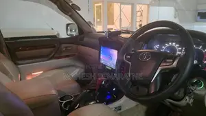 Toyota Land Cruiser V8 2000 SUV (Used)