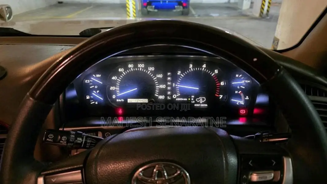 Toyota Land Cruiser V8 2000 SUV (Used)