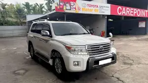 Toyota Land Cruiser V8 2011 SUV (Used)